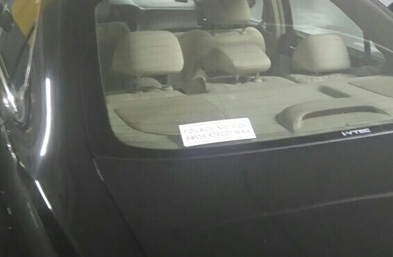 samochód-z-naklejką-Polacy-nie-gęsi-swoje-rzeczy-mają